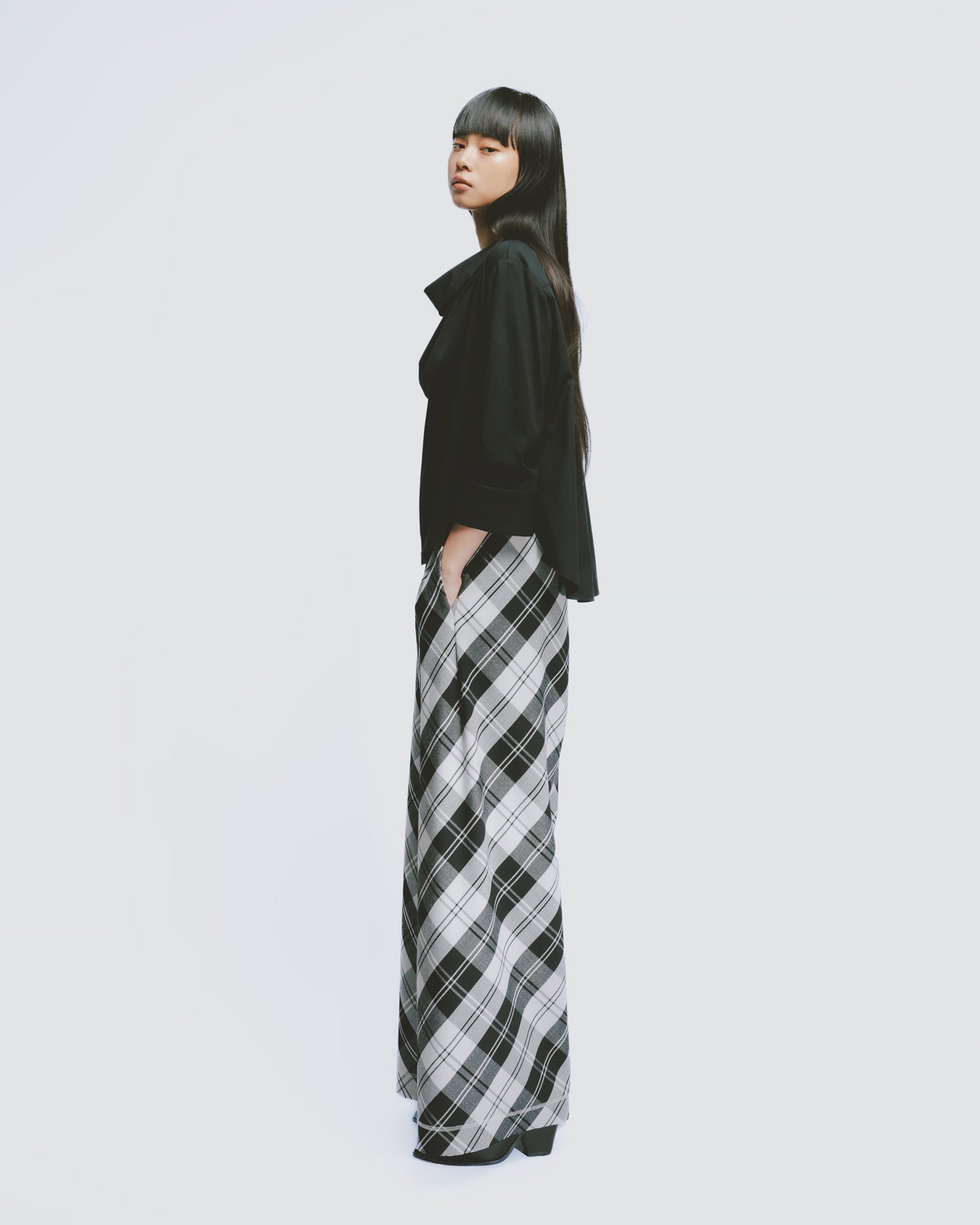Easy-to-match plaid casual trousers
