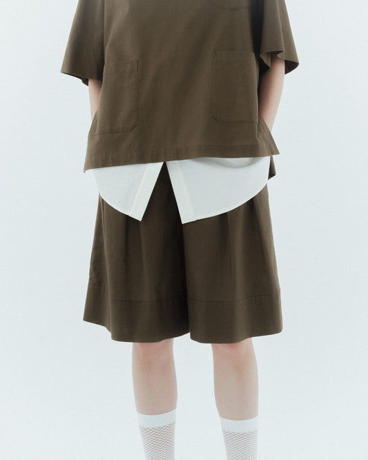 綠大褶五分短褲
