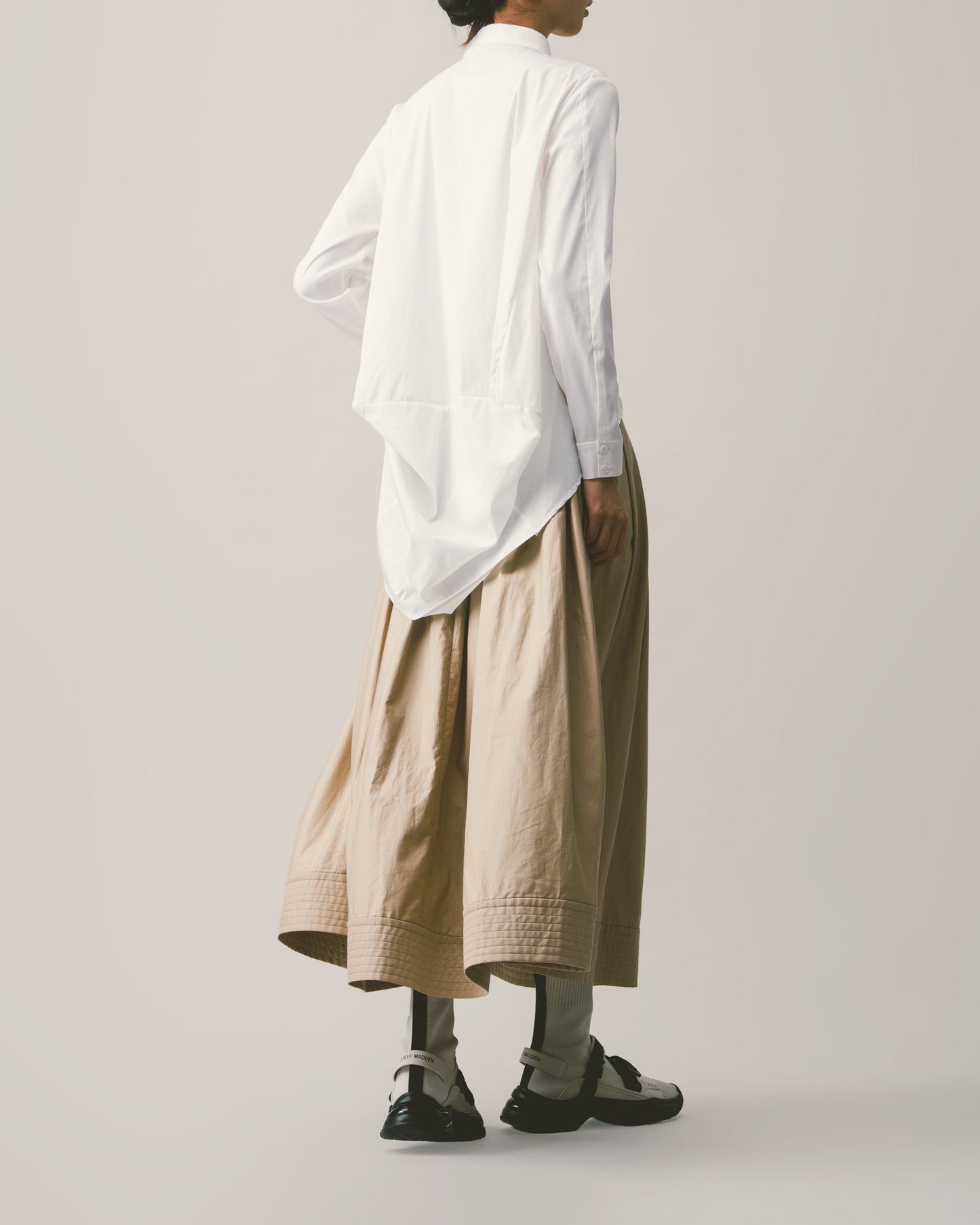 卡其色細褶長裙