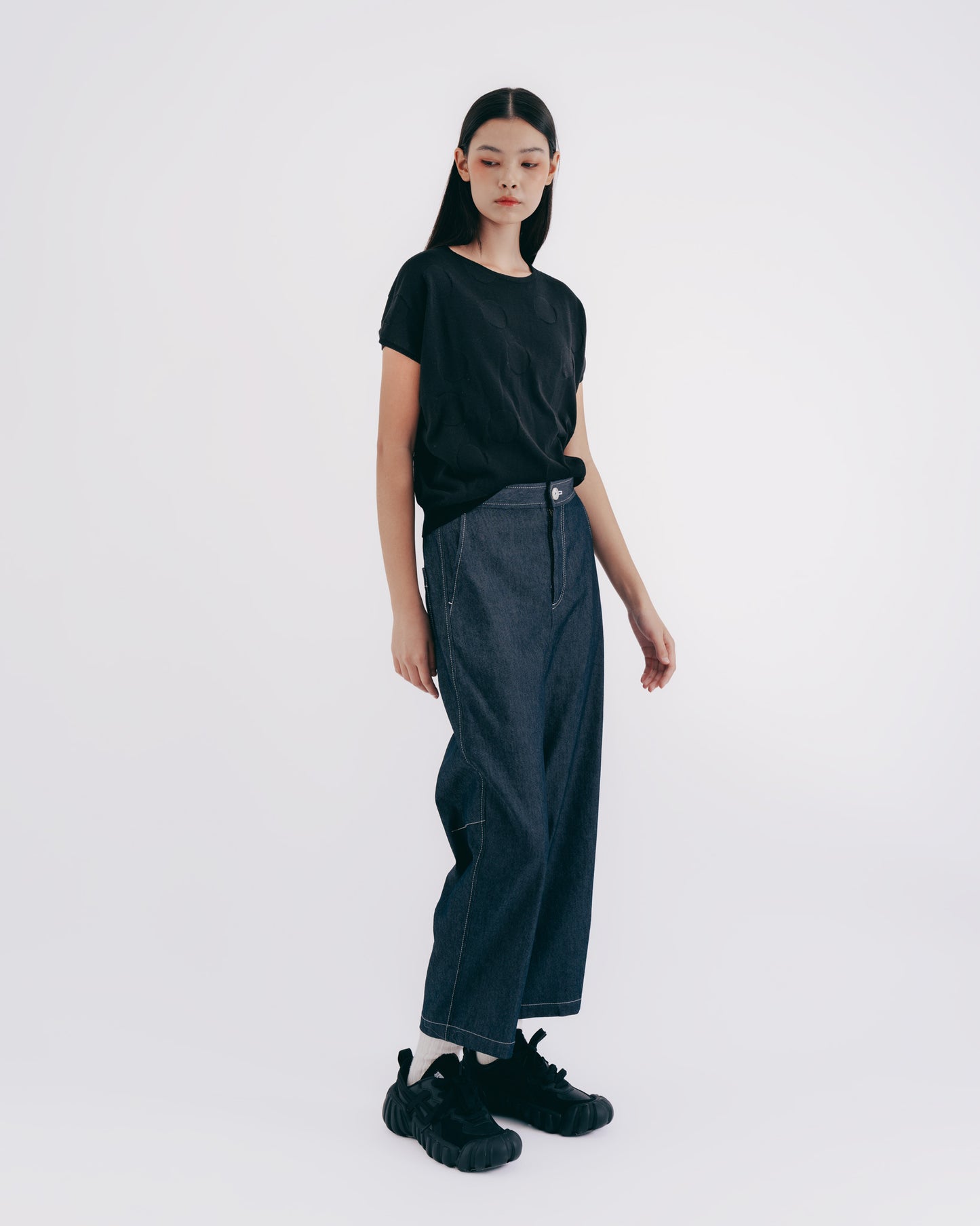 Contrast stitching denim tapered pants (dark blue)