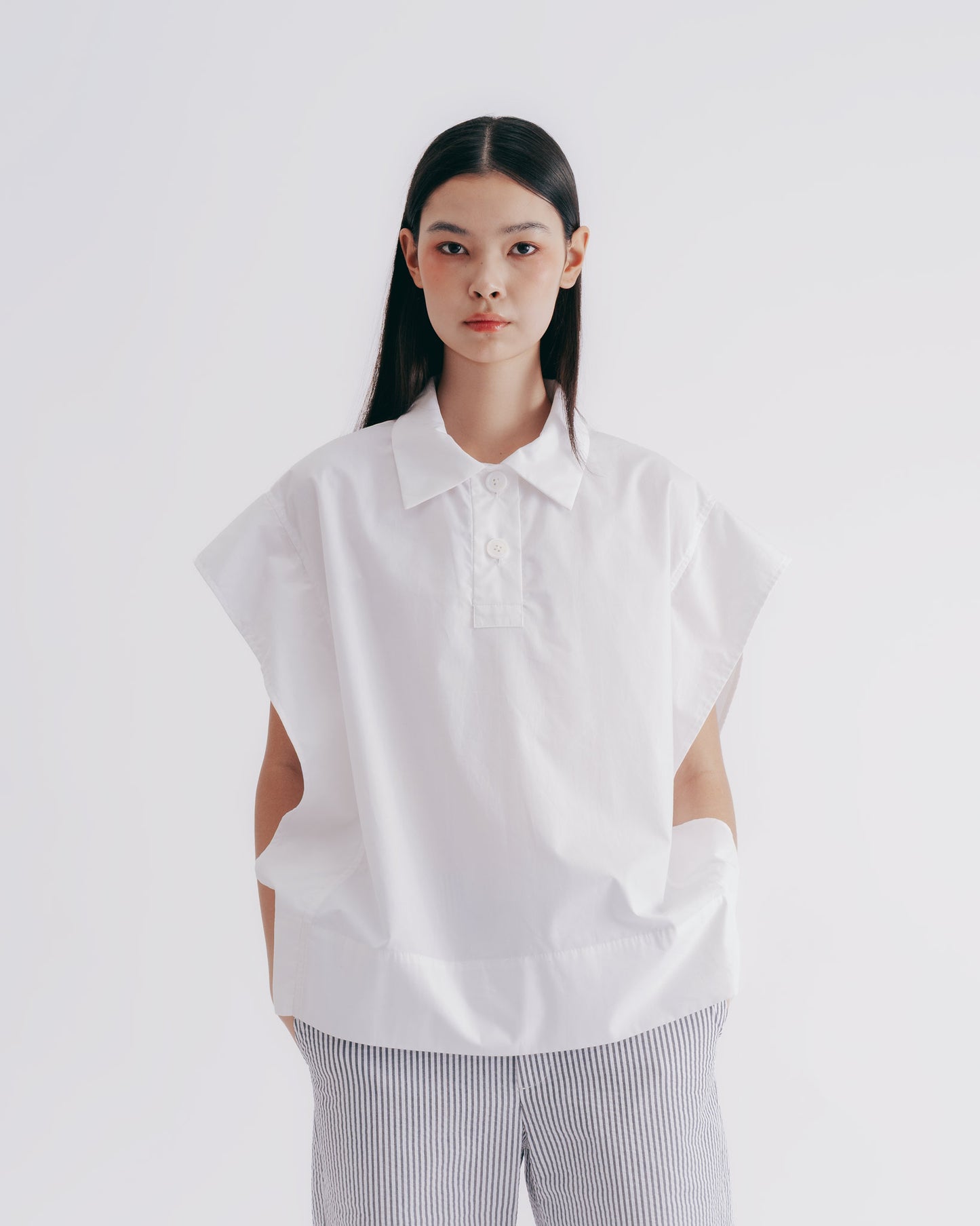 Square-Shaped Half-Breasted Sleeveless Shirt (White)
