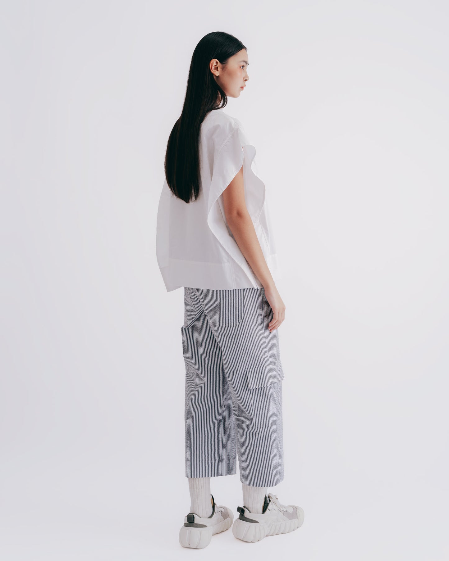 Square-Shaped Half-Breasted Sleeveless Shirt (White)