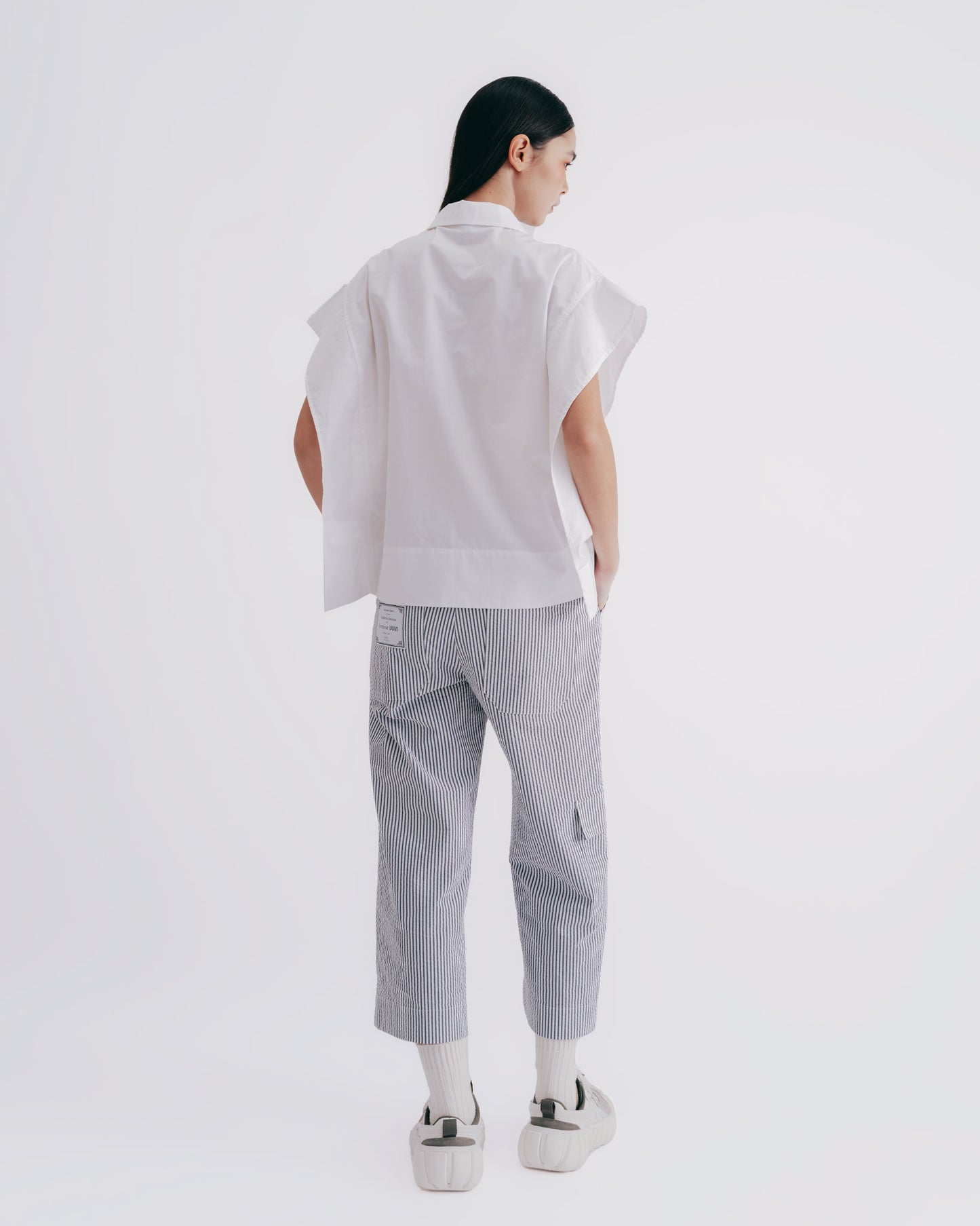 Square-Shaped Half-Breasted Sleeveless Shirt (White)
