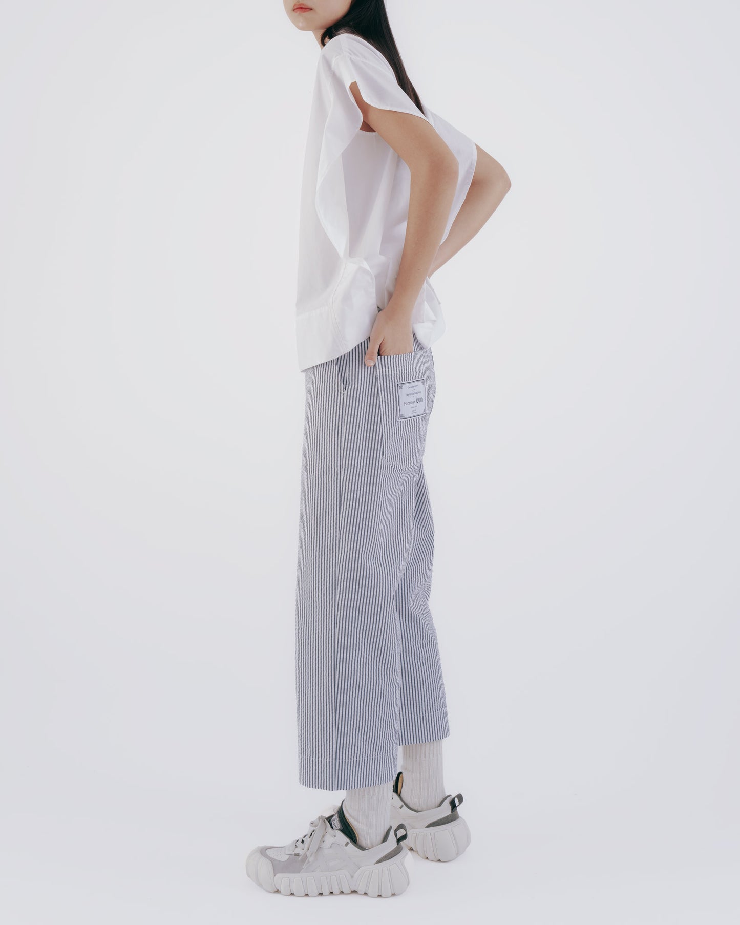 Square-Shaped Half-Breasted Sleeveless Shirt (White)