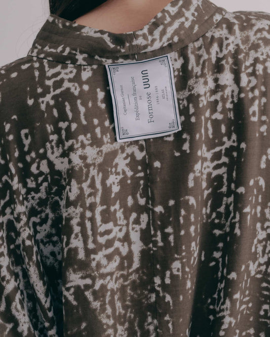 灰綠花紋壓線立領連袖上衣