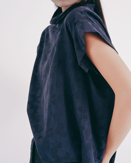 絲棉混紡翻領落肩上衣(深藍)