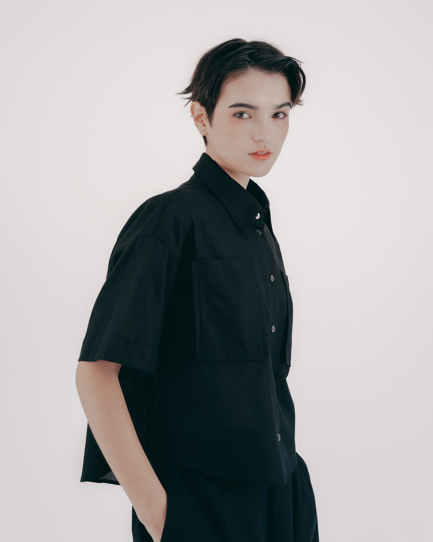 菱格織紋方型結構短襯衫(黑色)