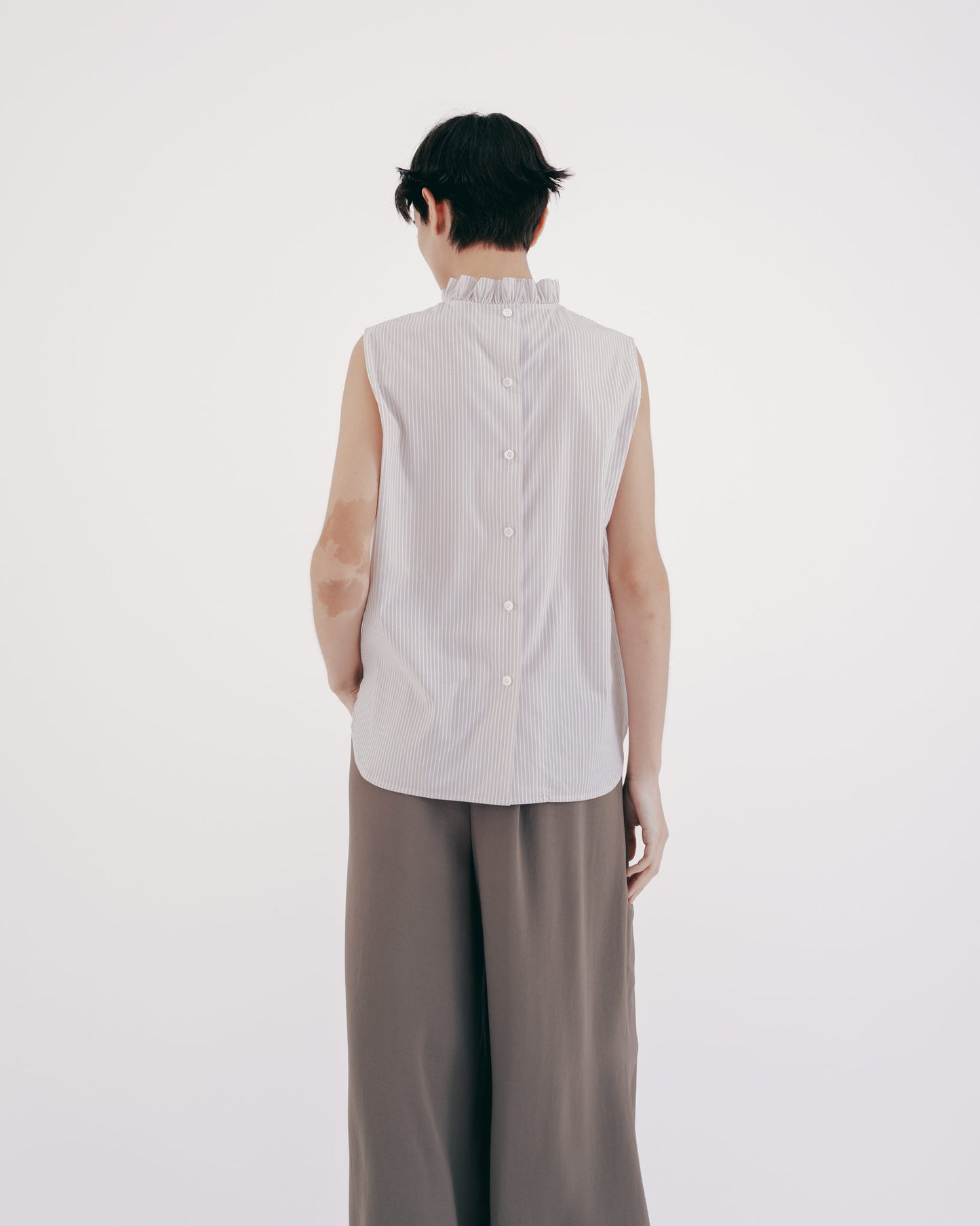 Striped ruffle collar button-down top (off-white)