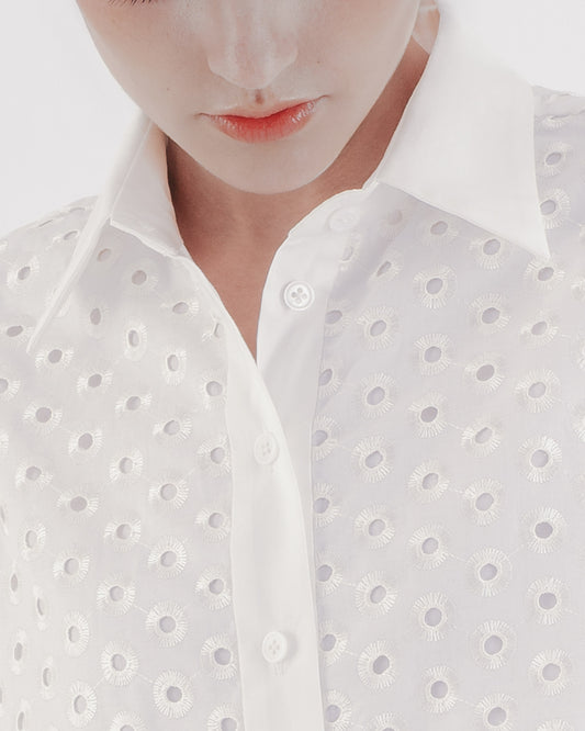 日系洞洞緹花短版無袖上衣(白色)