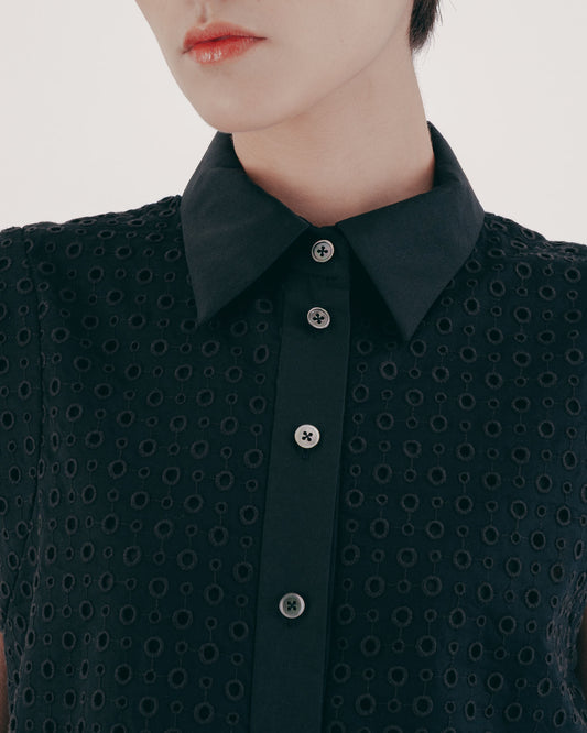 日系洞洞緹花短版無袖上衣(黑色)