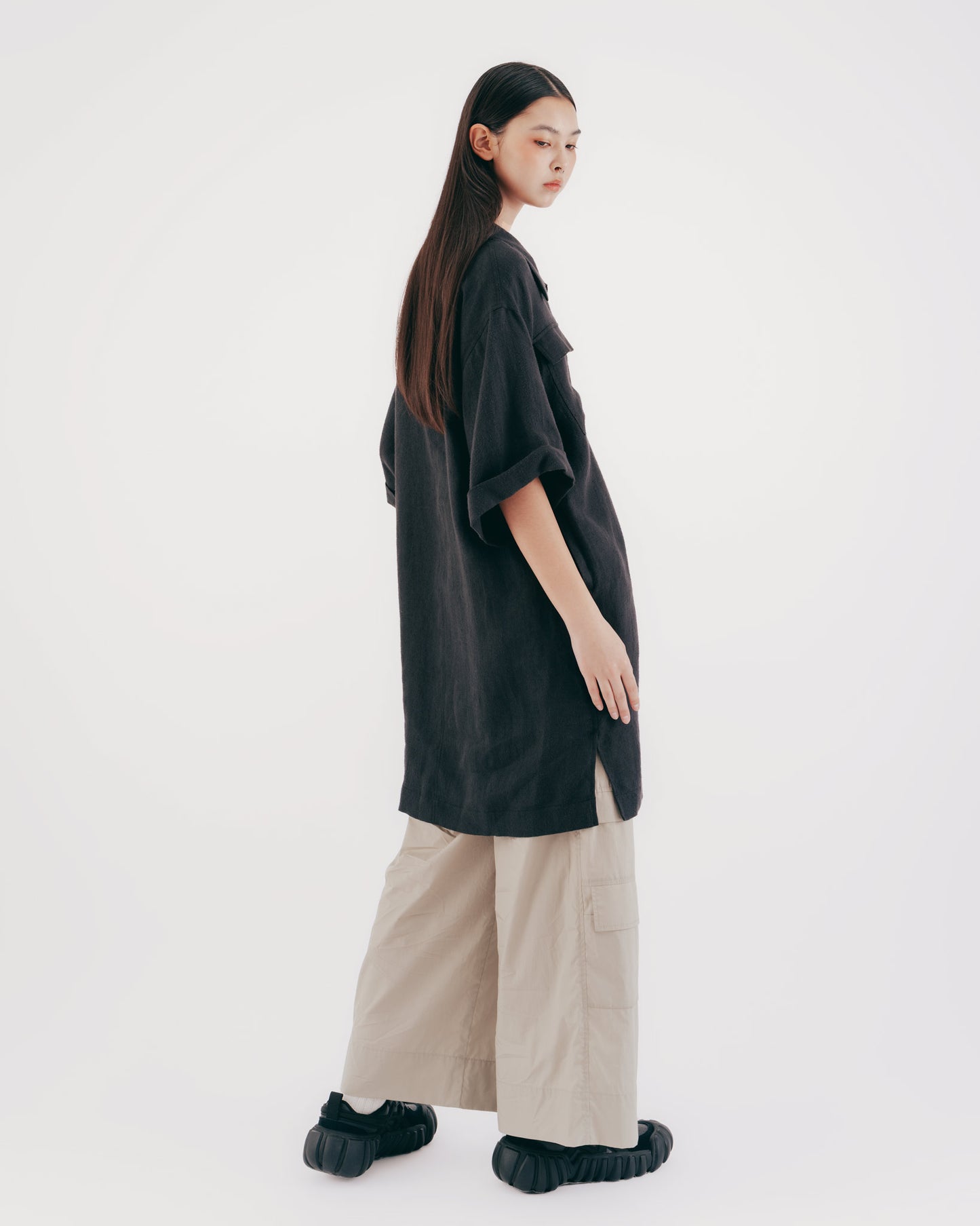 Workwear-style double-pocket half-open dress (black and gray)