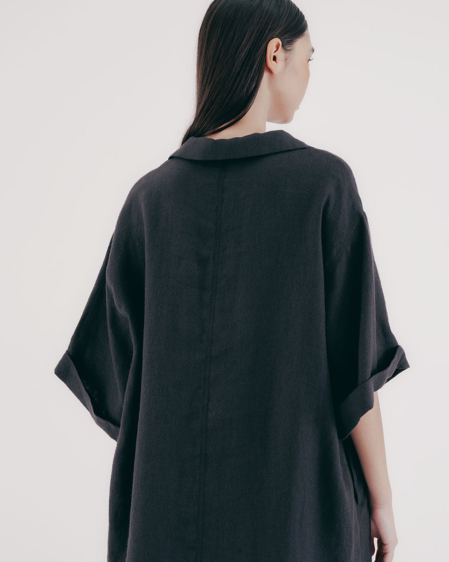 Workwear-style double-pocket half-open dress (black and gray)