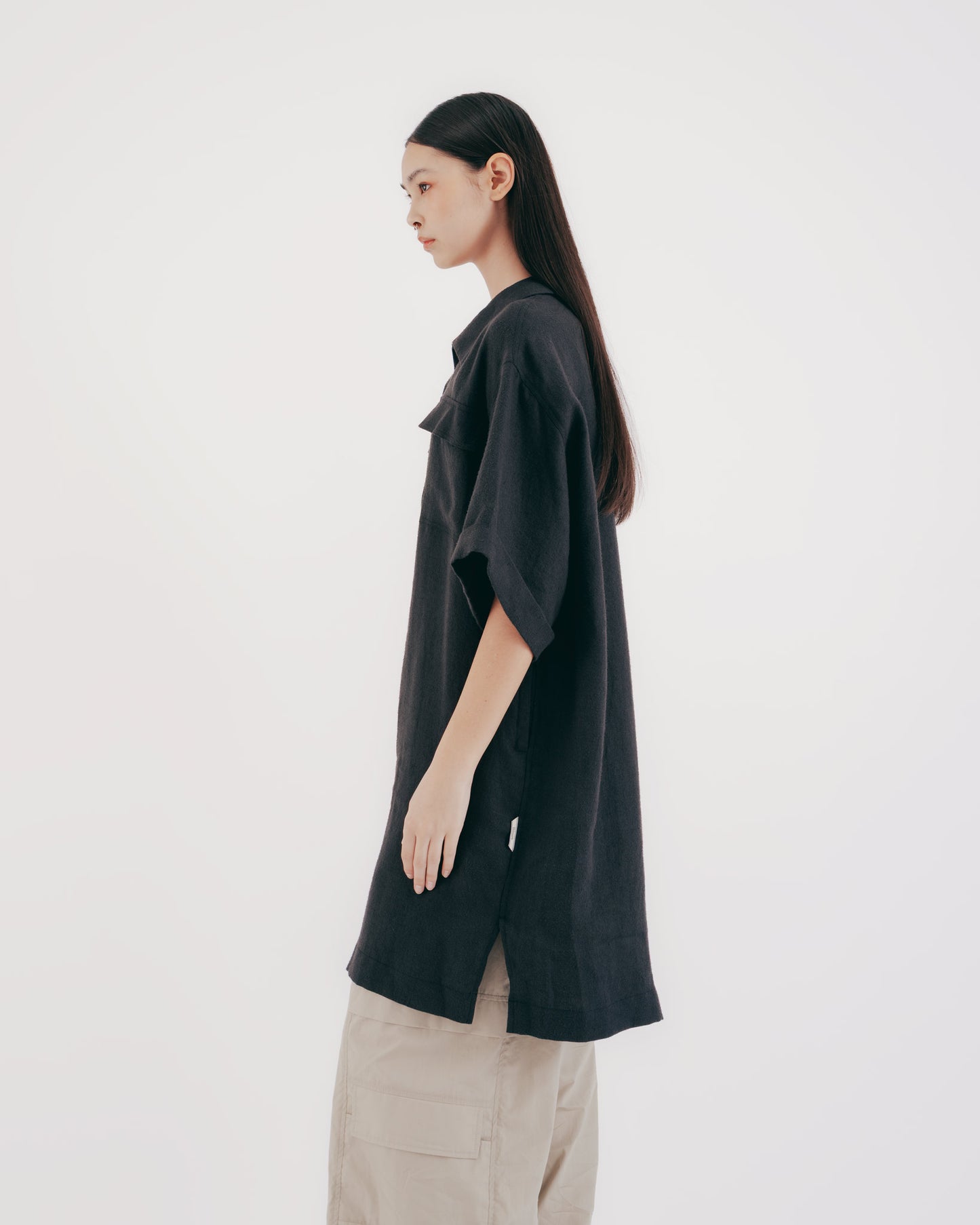 Workwear-style double-pocket half-open dress (black and gray)