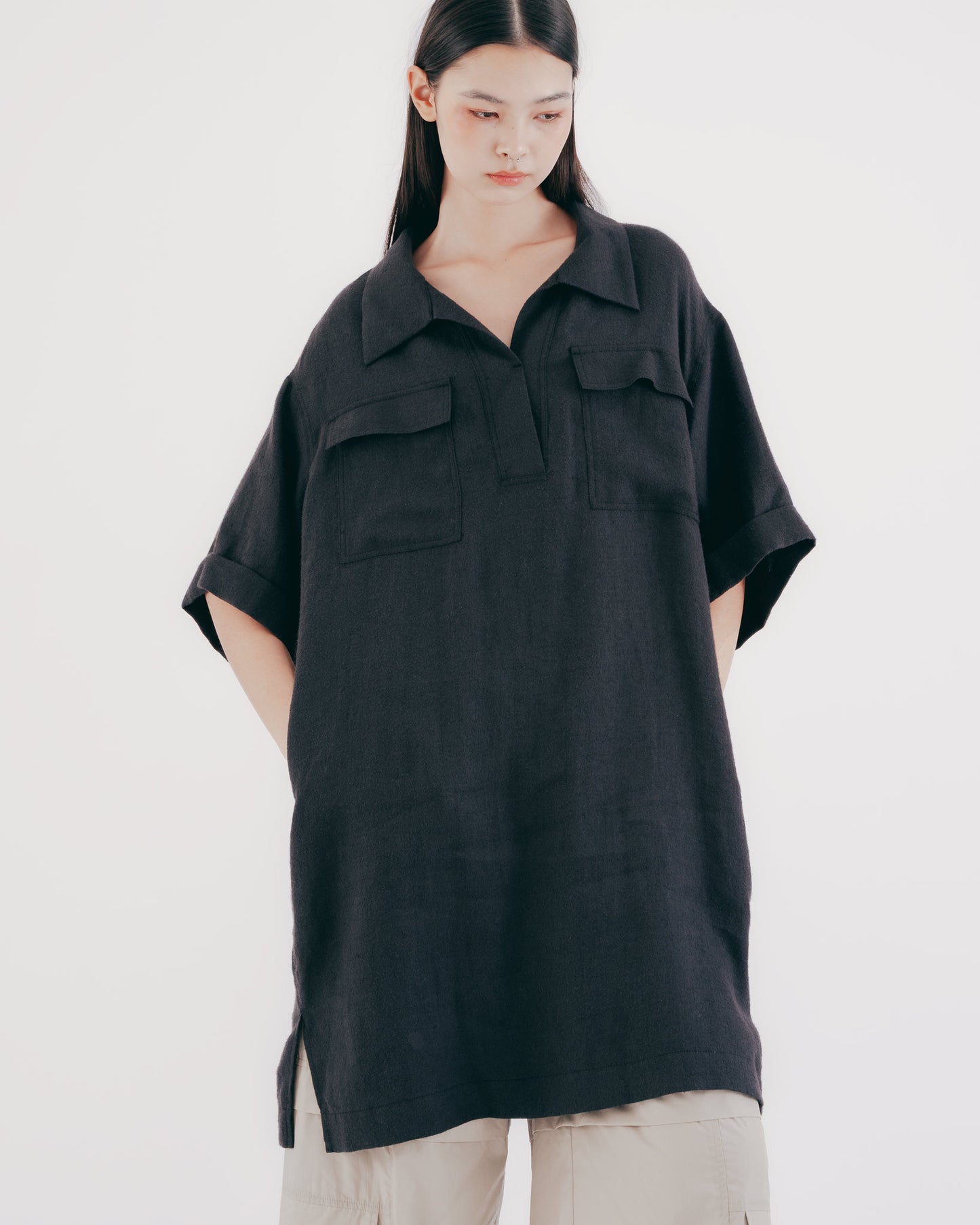 Workwear-style double-pocket half-open dress (black and gray)