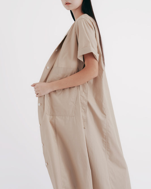 V領縫線設計短袖洋裝(卡其)