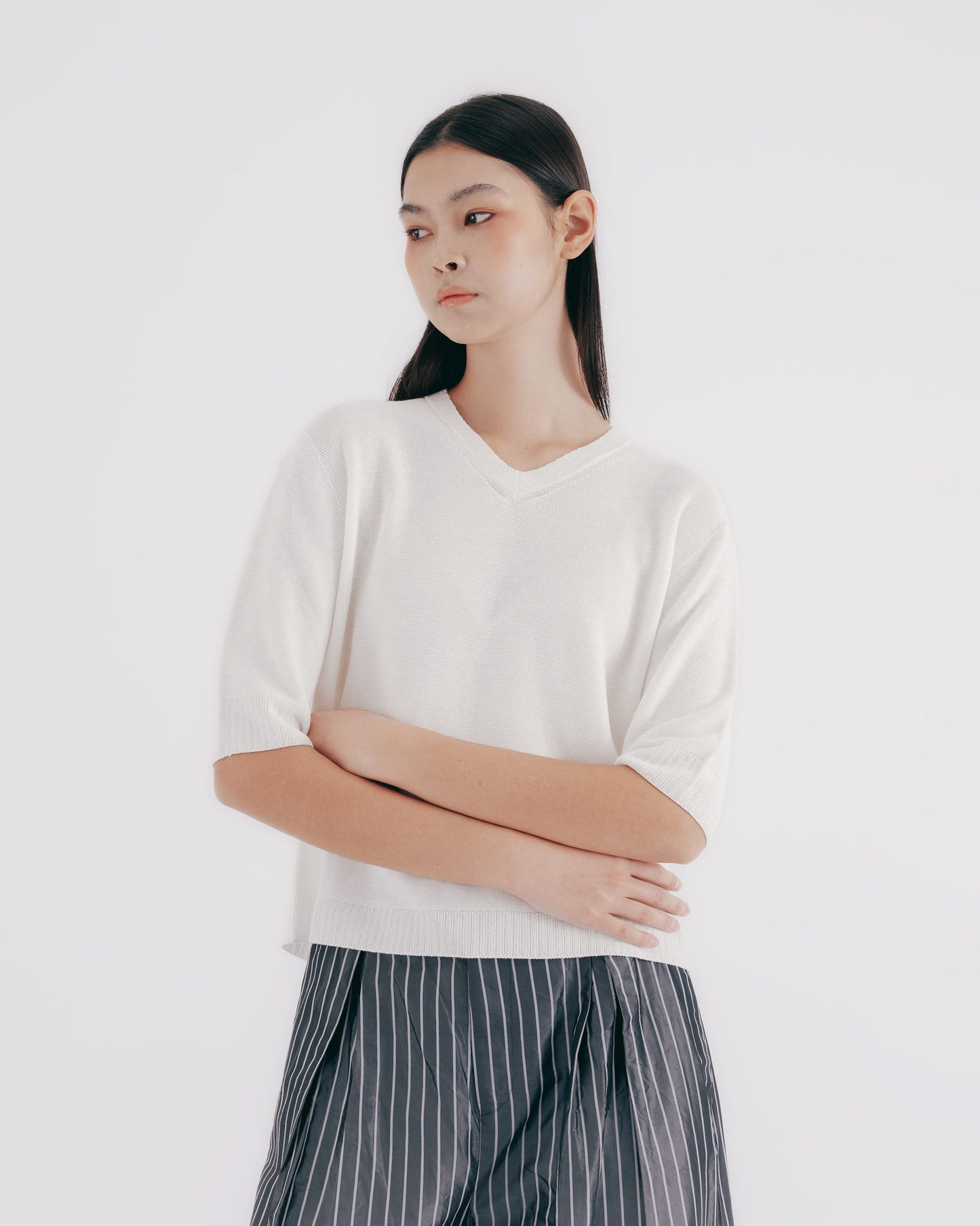 Lingshi Textured V-Neck Half-Sleeve Knit Top (White)