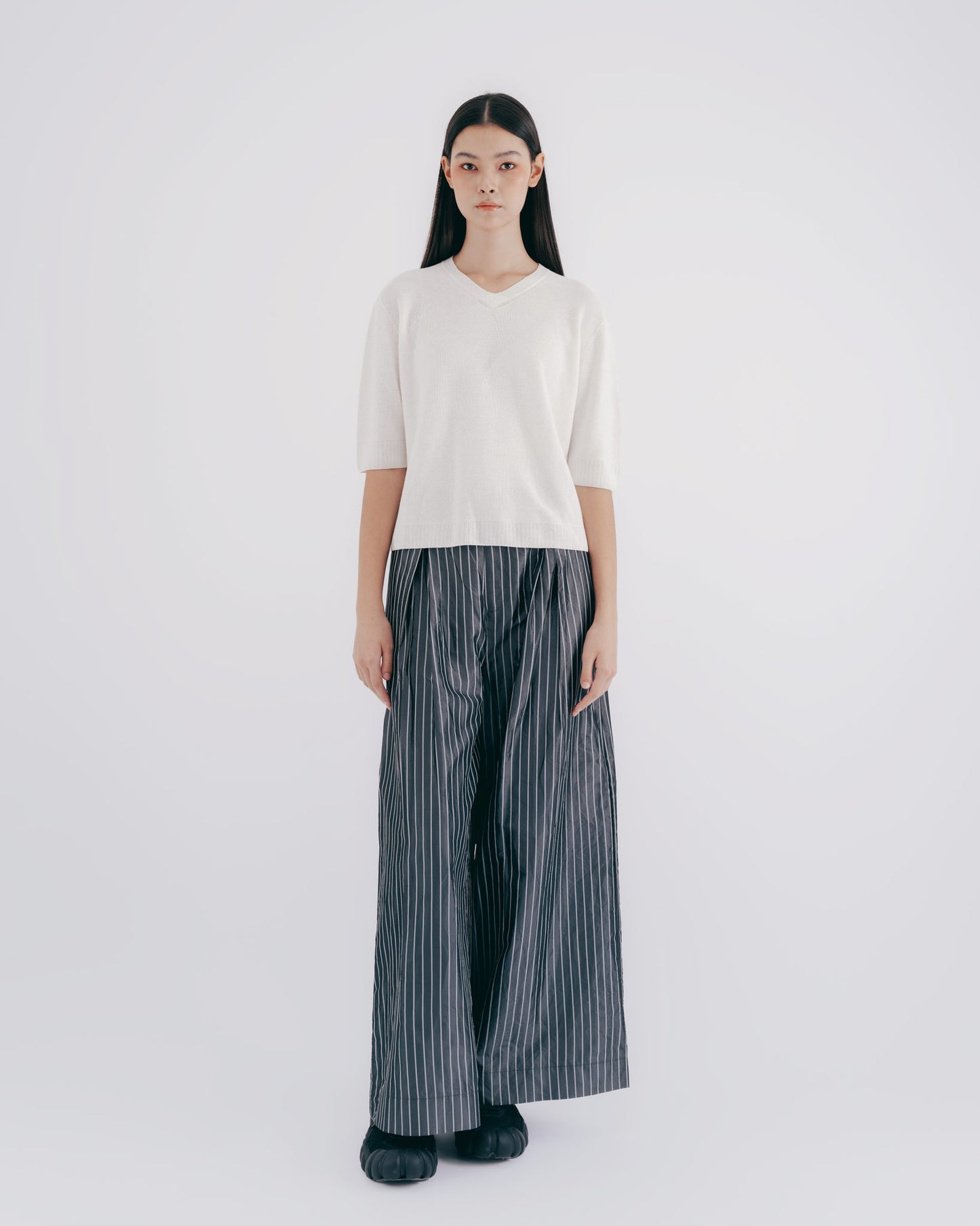 Lingshi Textured V-Neck Half-Sleeve Knit Top (White)