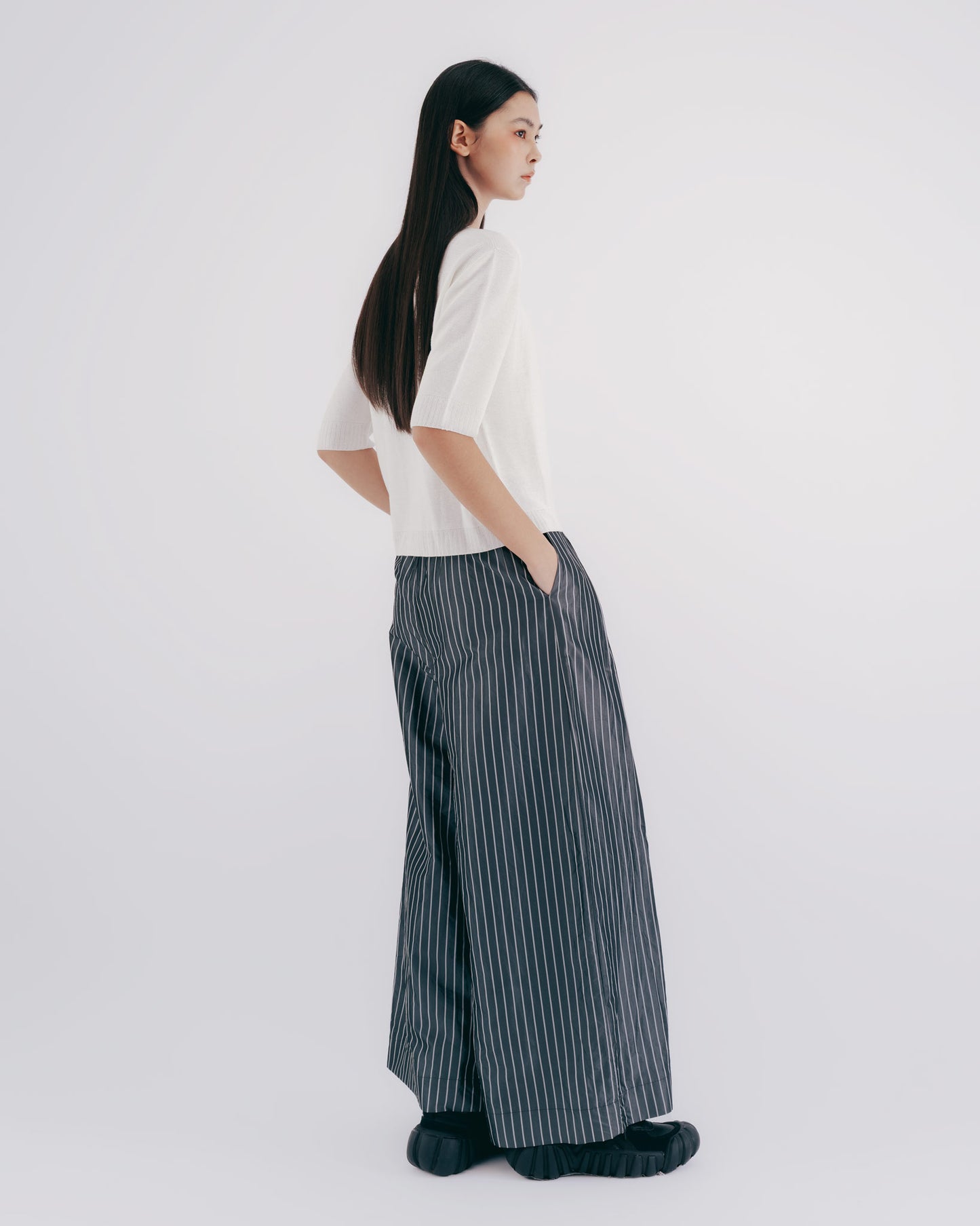 Lingshi Textured V-Neck Half-Sleeve Knit Top (White)