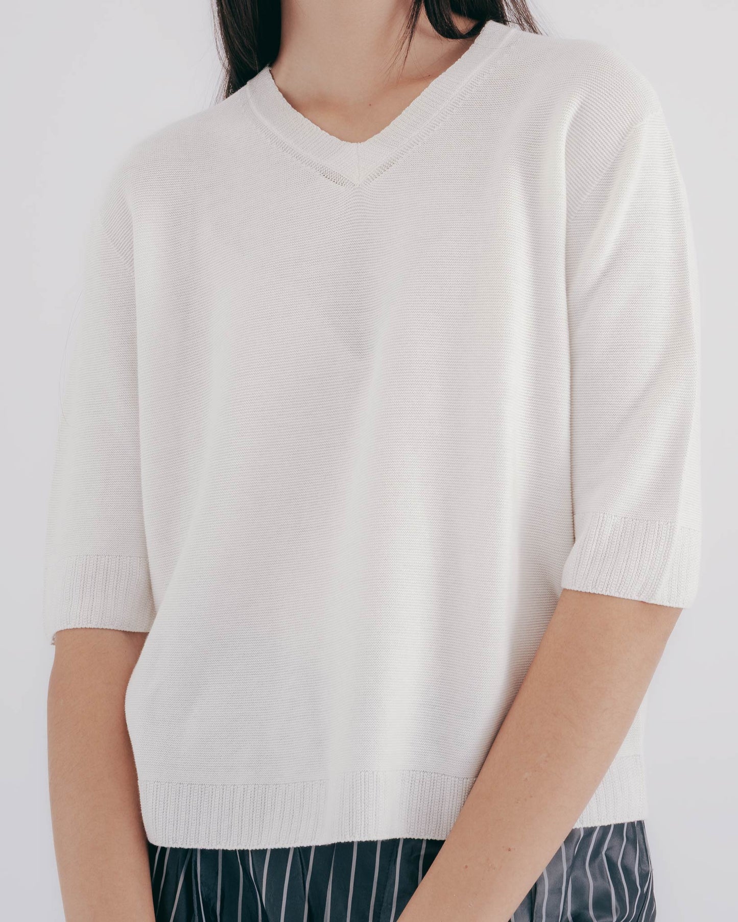 Lingshi Textured V-Neck Half-Sleeve Knit Top (White)