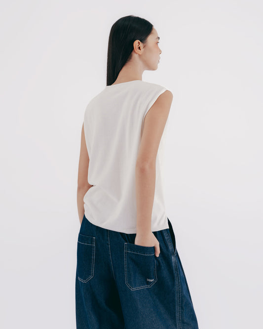 開衩圓領無袖針織背心(白)