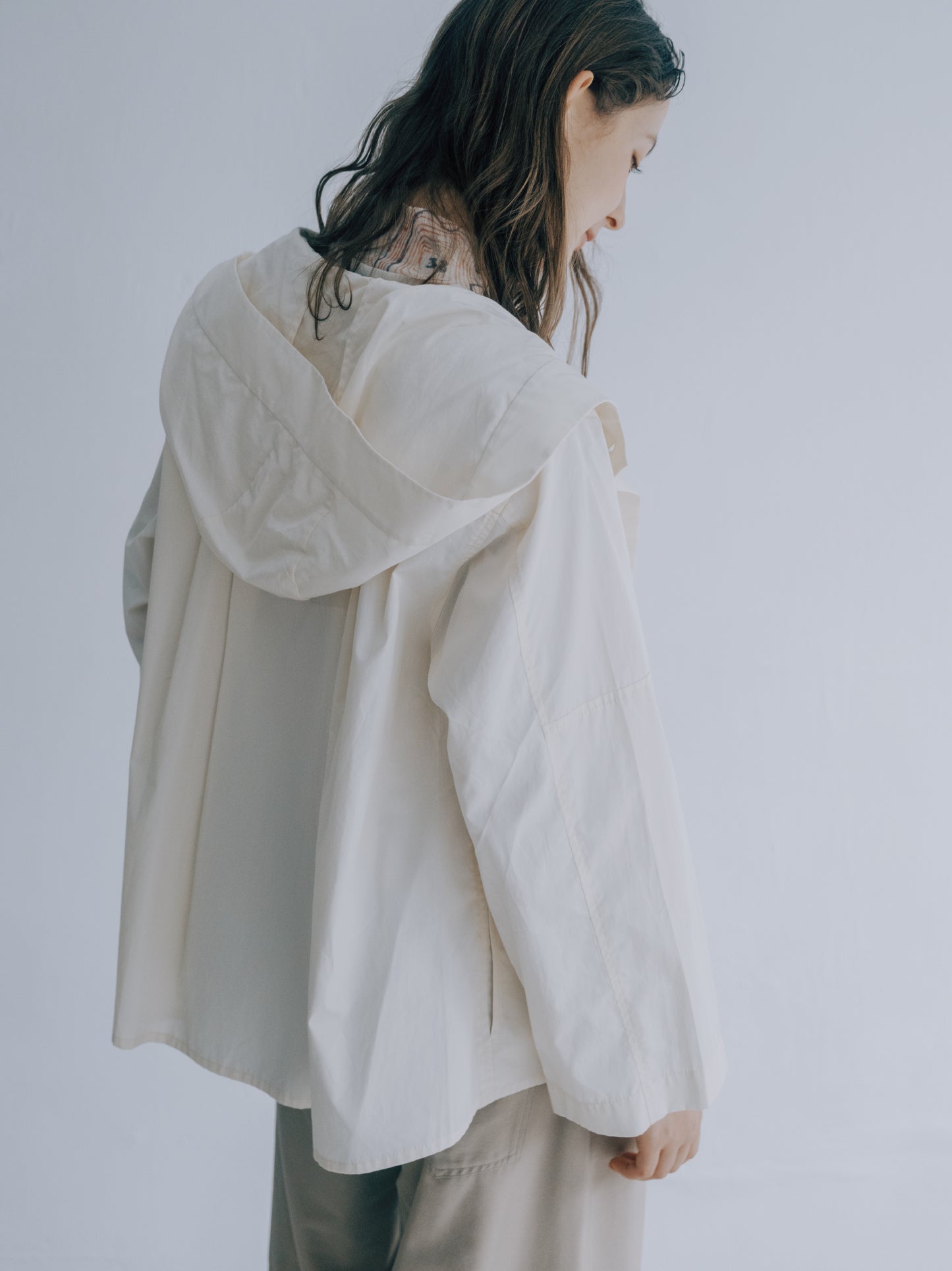 Textured pure cotton hooded windbreaker (off-white)
