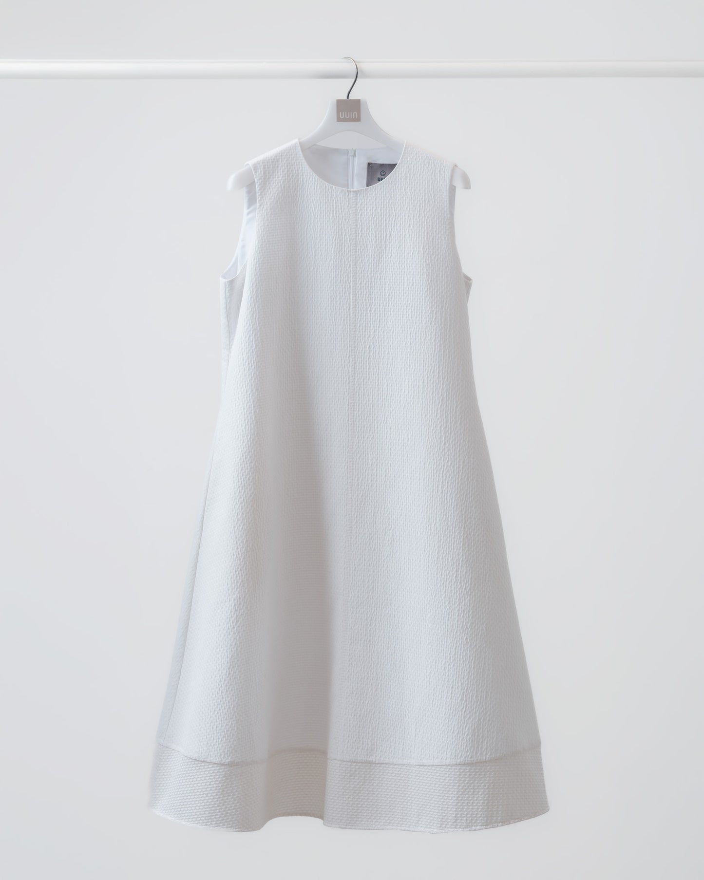 Double-sided textured A-line dress (white)