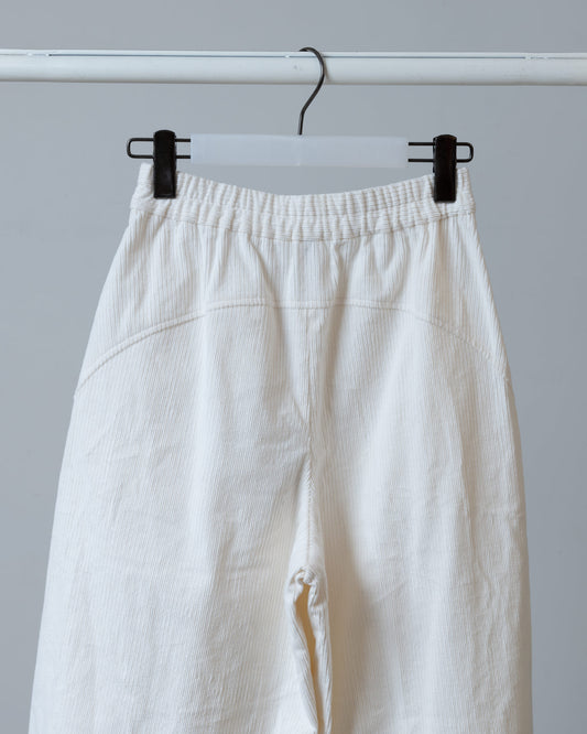 純白燈芯絨弧線剪接寬褲