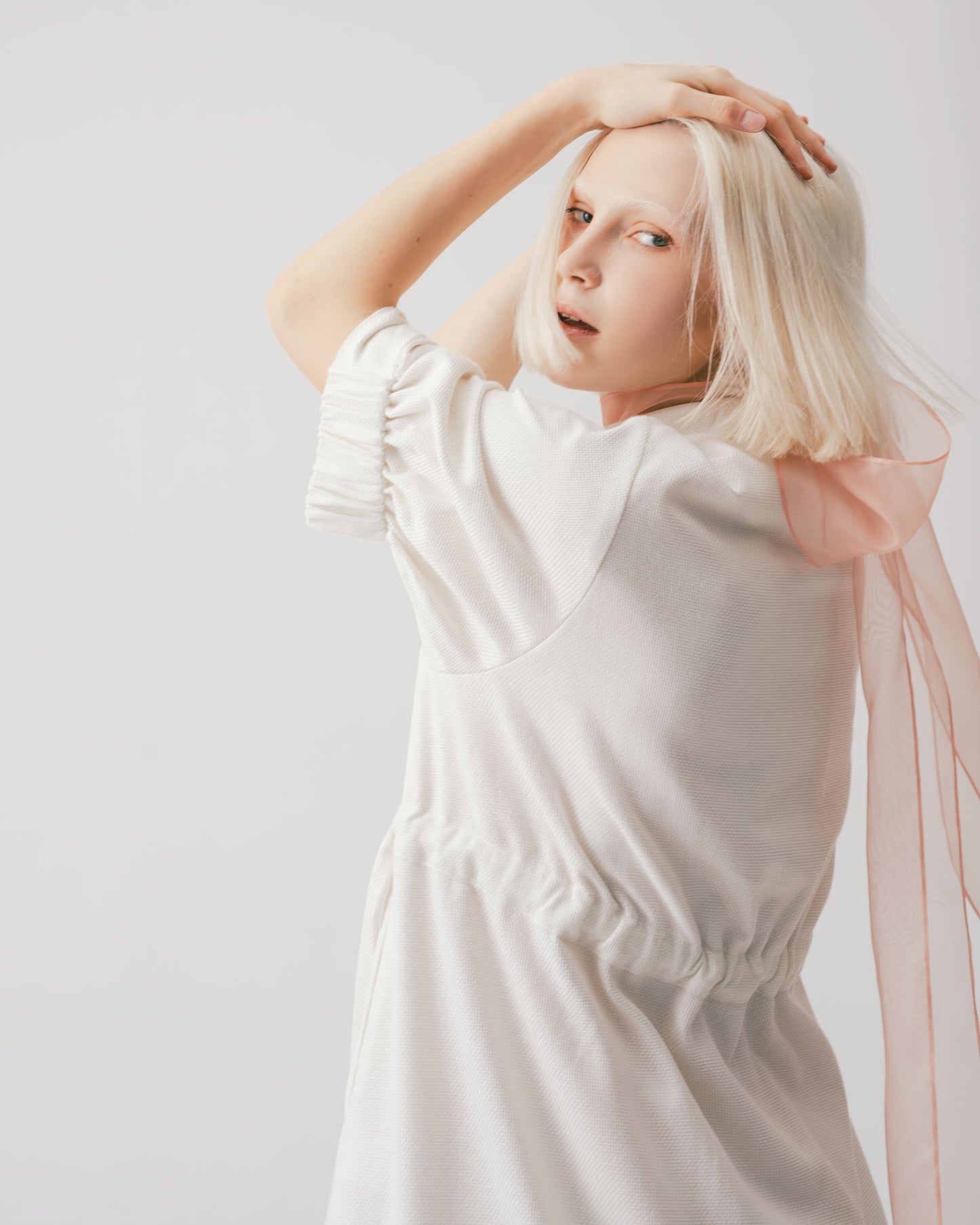 Small stand-up collar and three-quarter sleeves dress with ties
