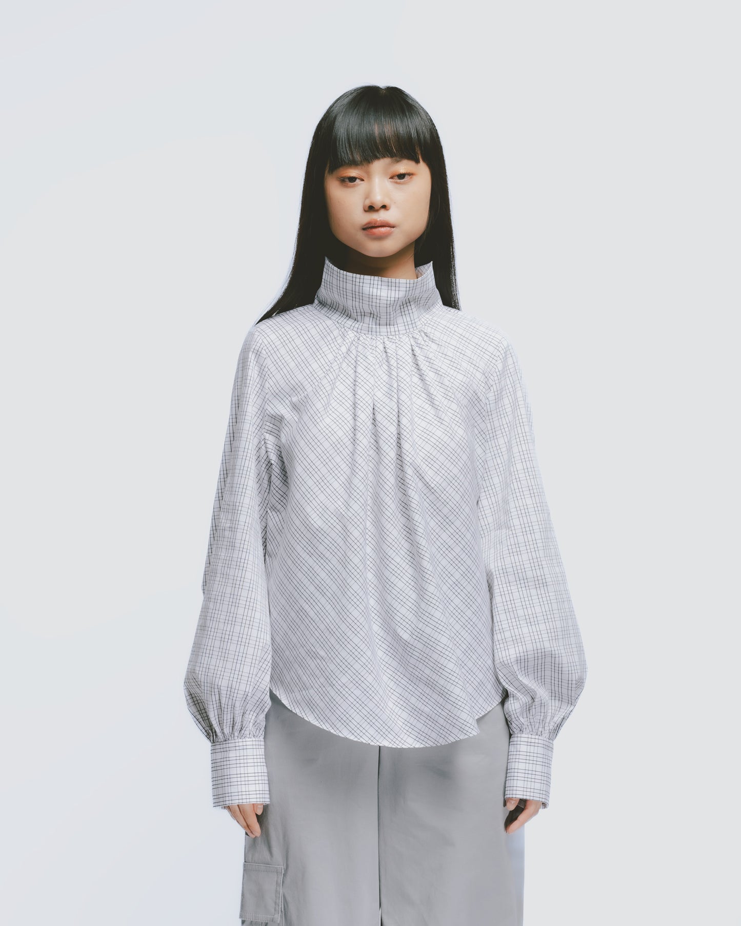 Black and white plaid court sleeve high collar pleated top
