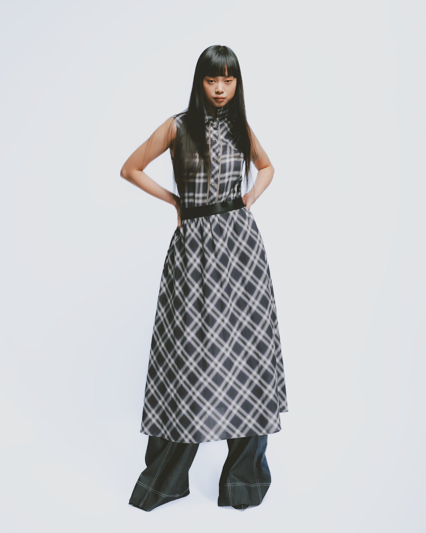 Sleeveless shirt with blue and gray plaid trim