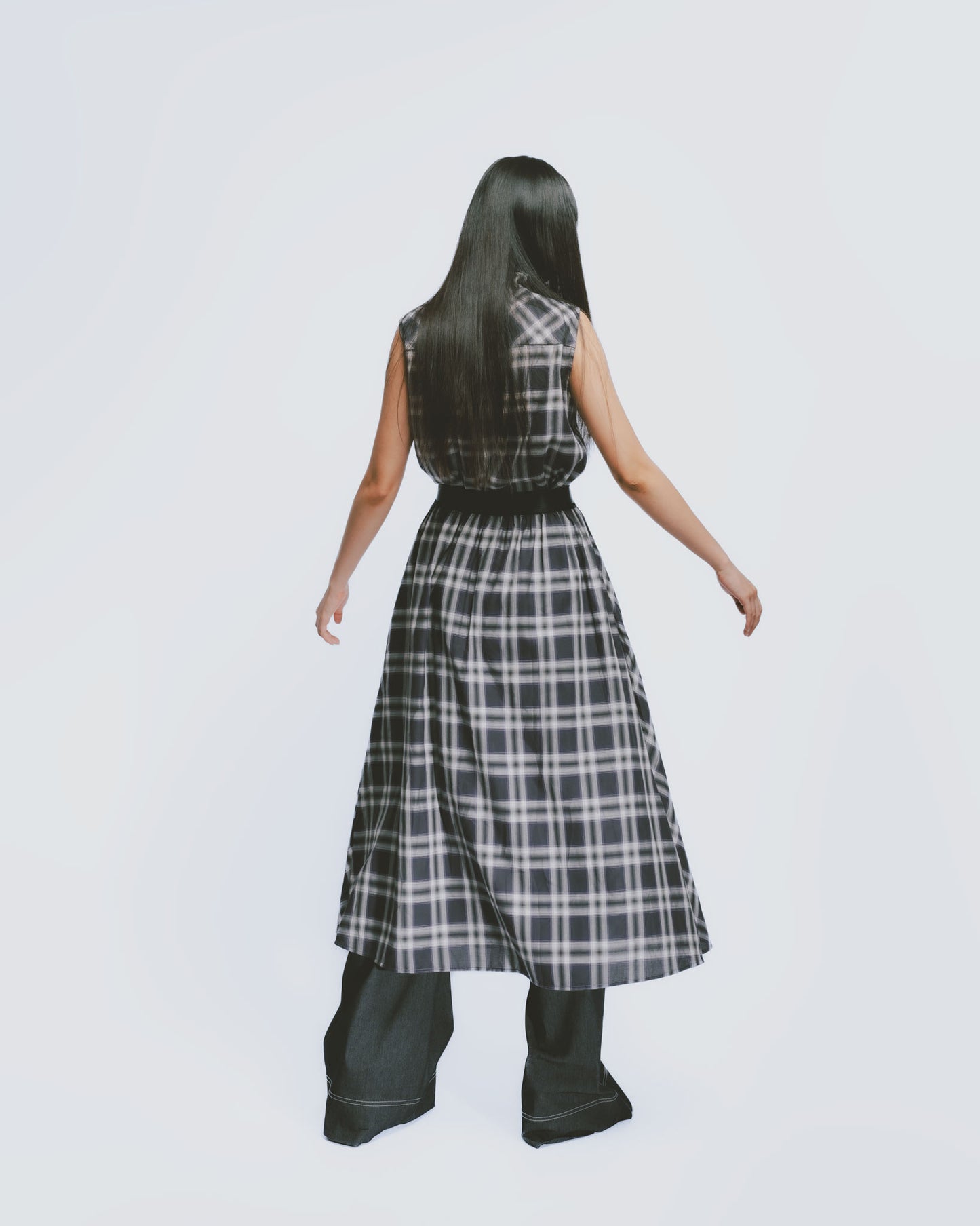 Sleeveless shirt with blue and gray plaid trim