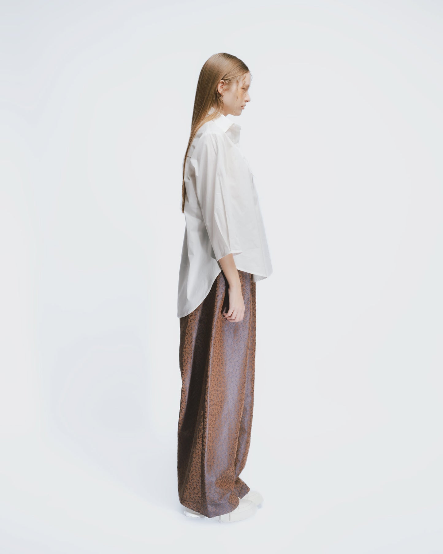 Pure white three-quarter sleeve half-collar shirt