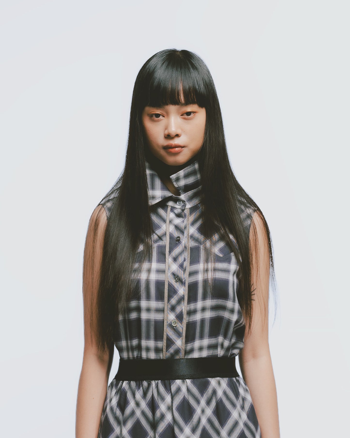 Sleeveless shirt with blue and gray plaid trim