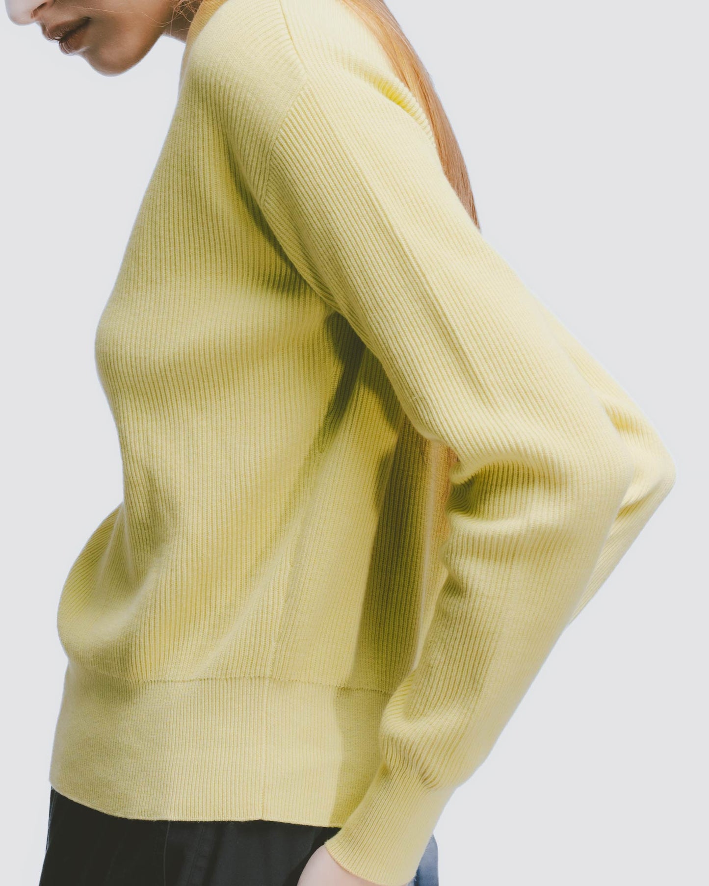 Half-open pointed collar short-sleeved fitted sweater (yellow)