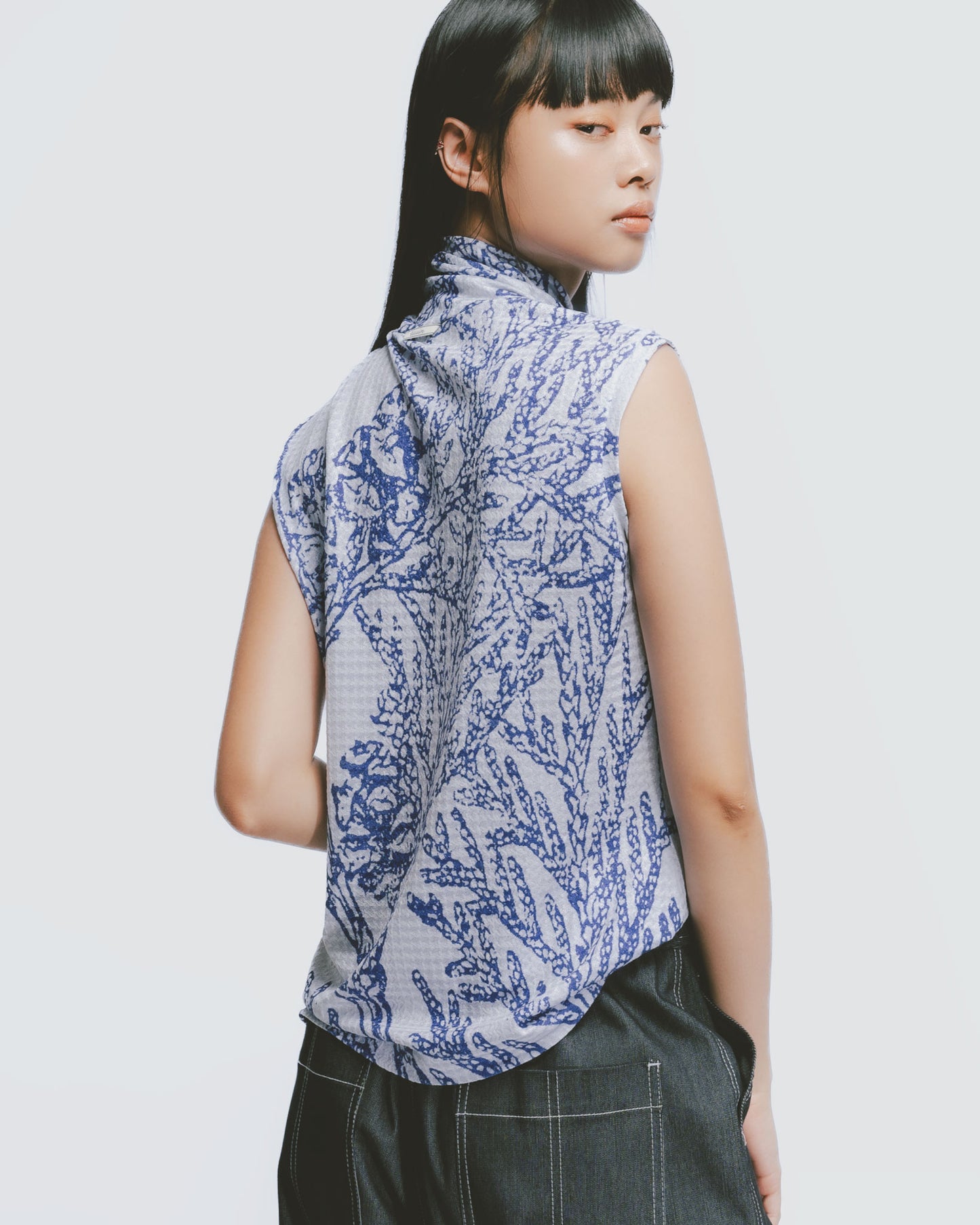 Coniferous Knit Turtleneck Sleeveless Top (Blue)