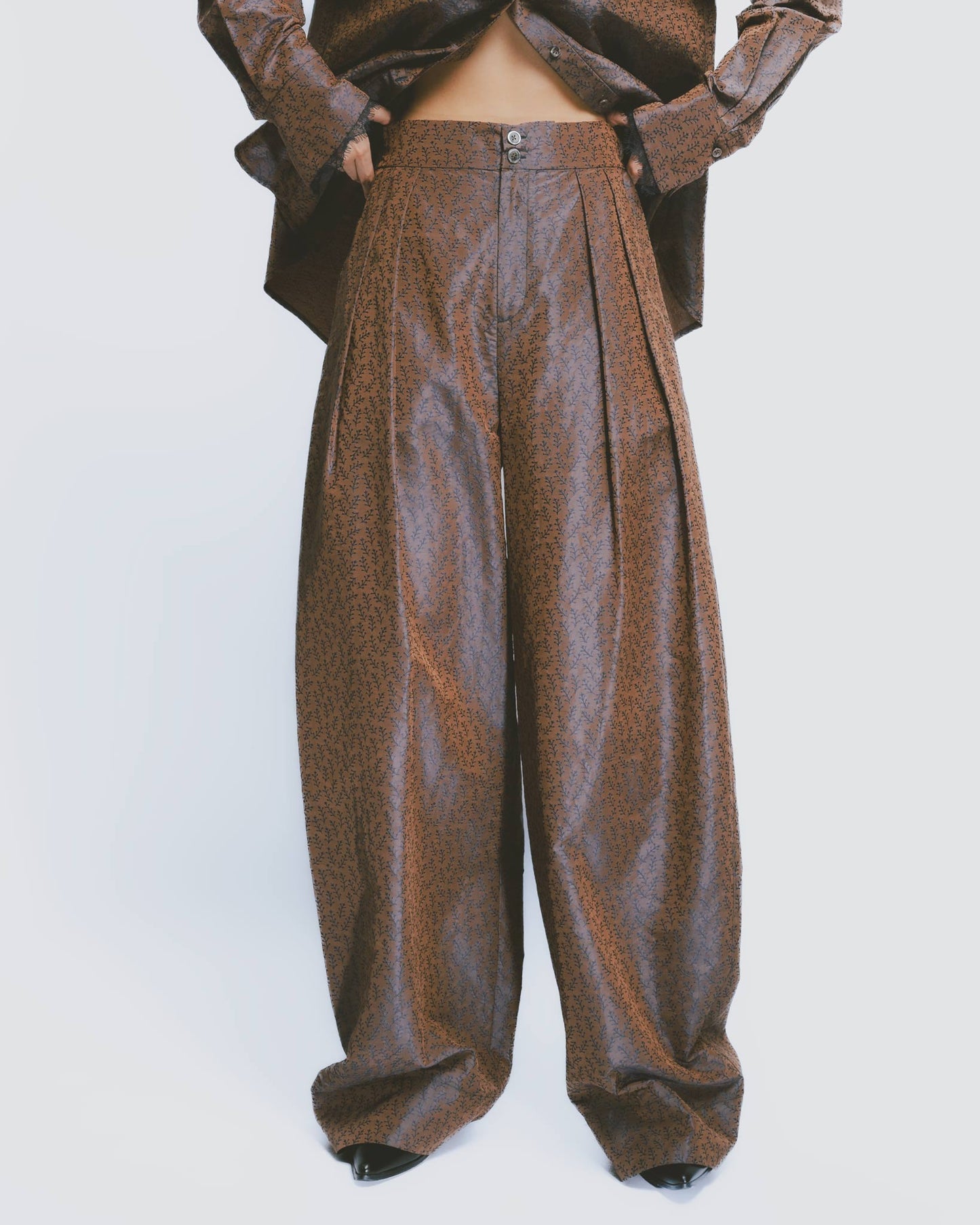 Vintage embroidered pleated balloon pants