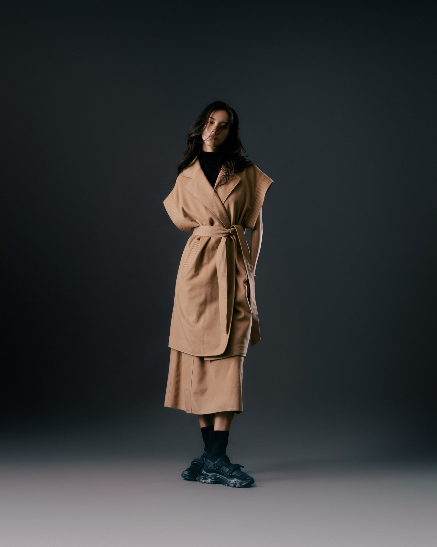 Cut-edge woolen tie coat