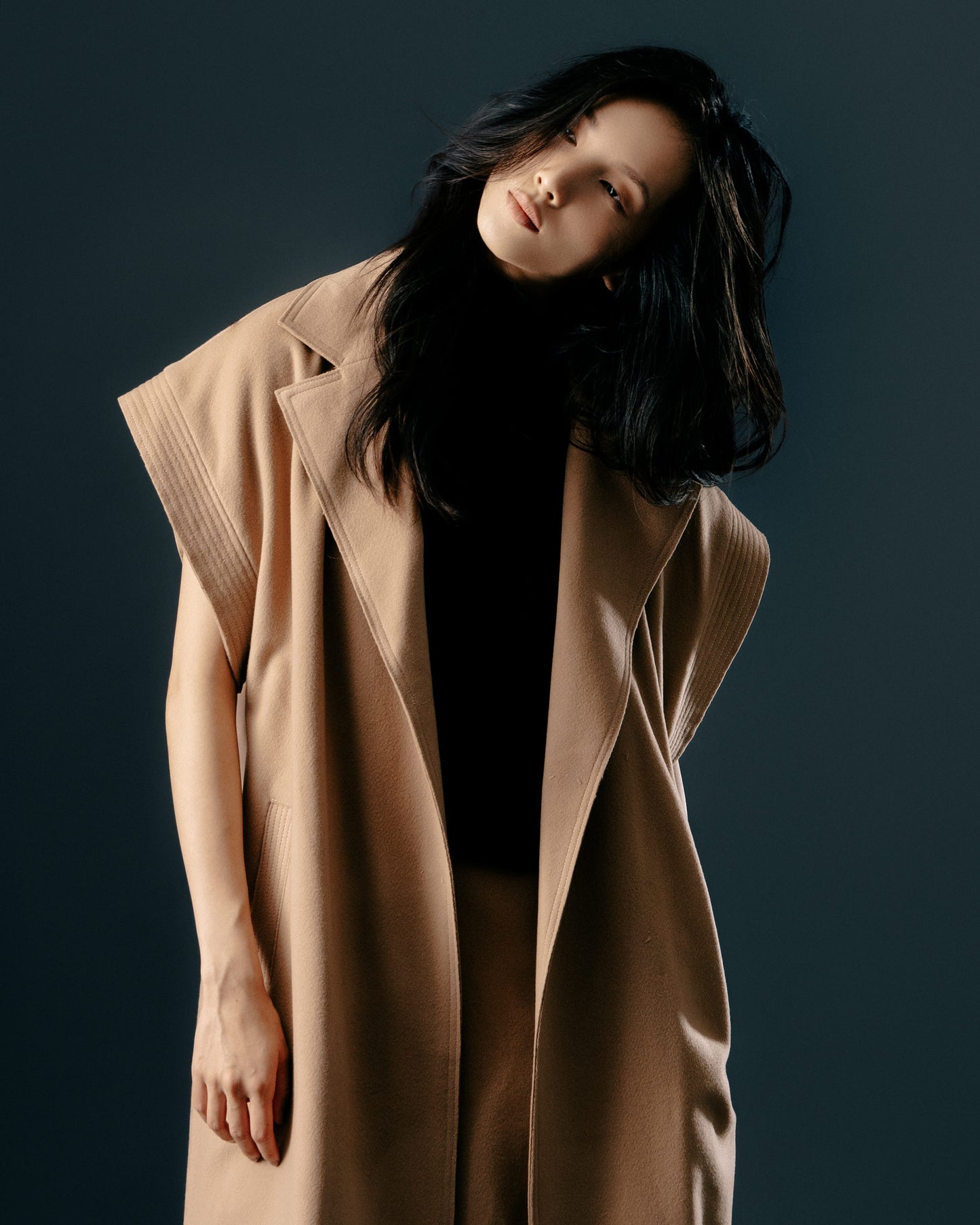 Cut-edge woolen tie coat