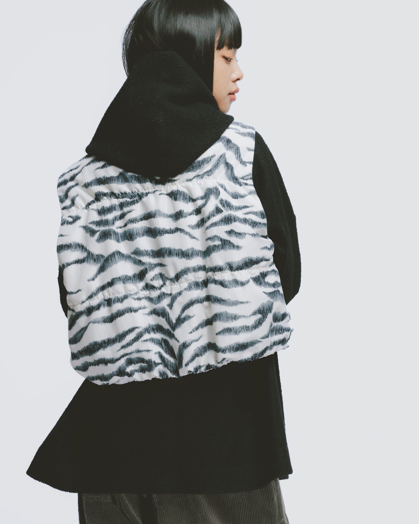 Tiger print stand collar short quilted vest
