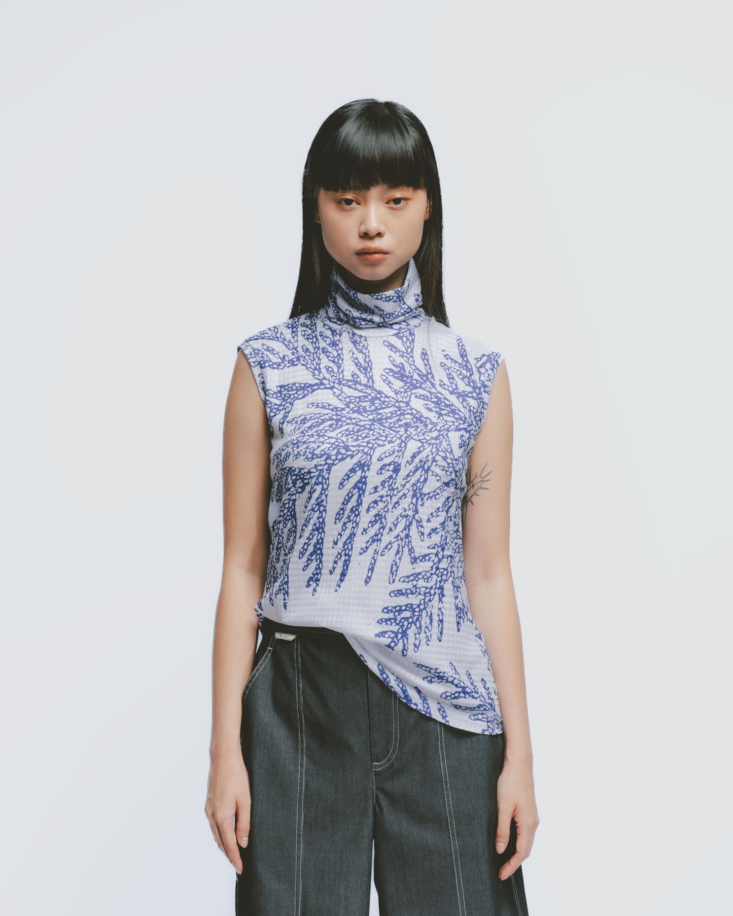 Coniferous Knit Turtleneck Sleeveless Top (Blue)