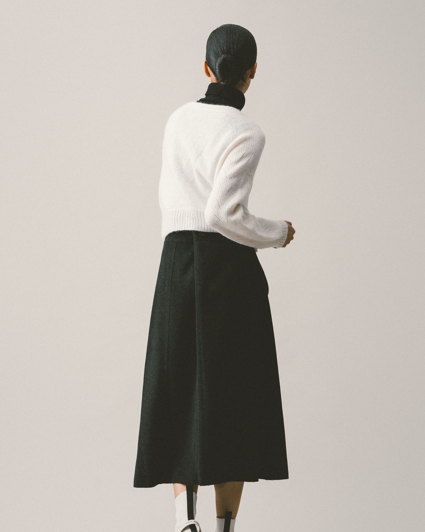 Off-white short-sleeved jacket
