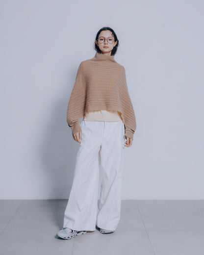 純白燈芯絨弧線剪接寬褲