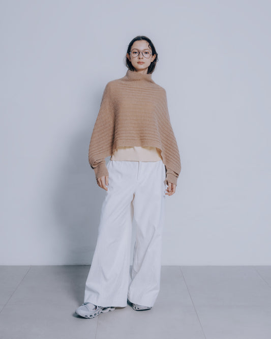 純白燈芯絨弧線剪接寬褲