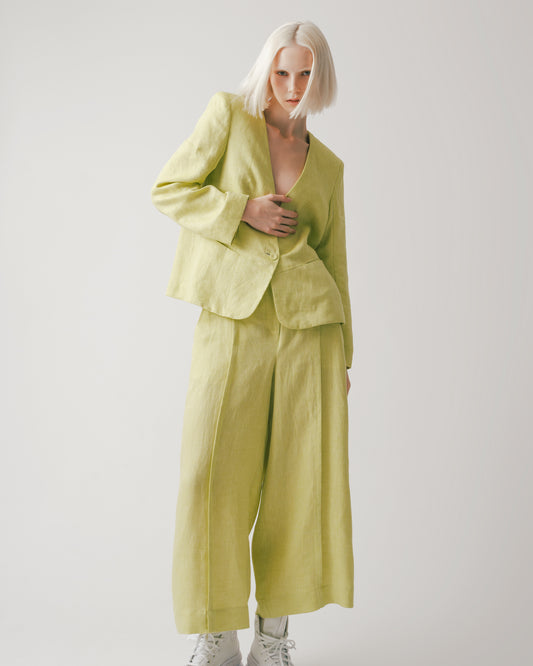 Deep V collarless padded shoulder suit
