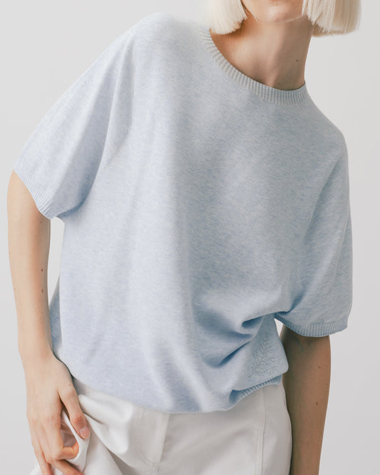 Blue loose short-sleeved knitted top