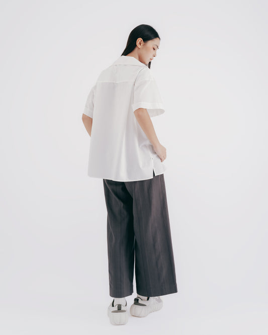 Unisex V-neck short-sleeved shirt (white) 