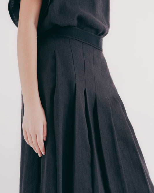 Square-Shaped Half-Breasted Sleeveless Shirt (Black and Gray) 