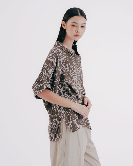 Gray-green patterned stand-up collar and long-sleeved top 