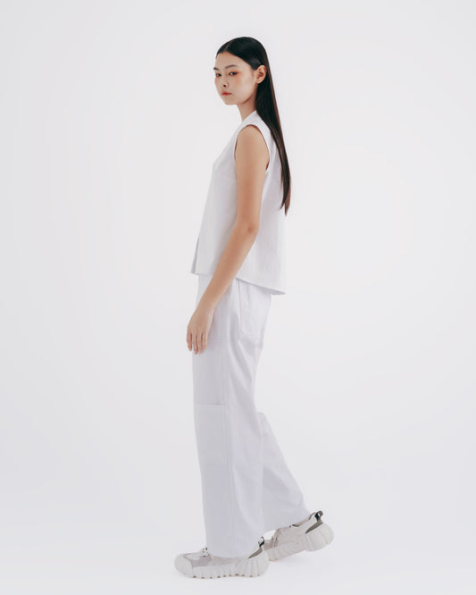 Stylish Lapel Sleeveless Vest Top (White)