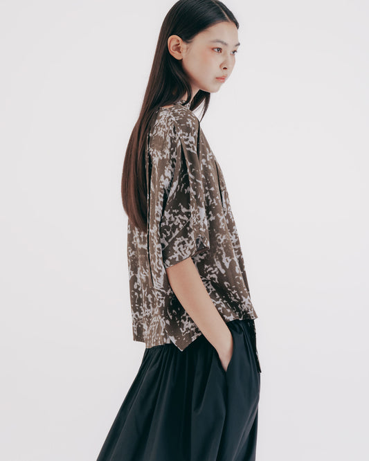 Gray-green patterned boat neck tie-sleeve top 